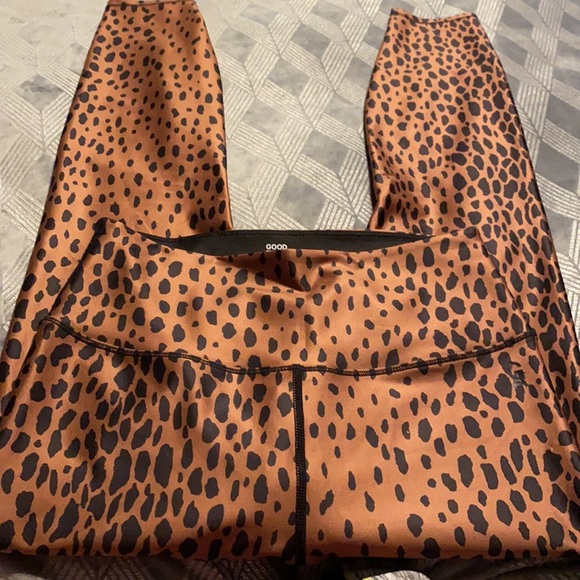 Good American Core Power Leopard Legging - Picture 3 of 6